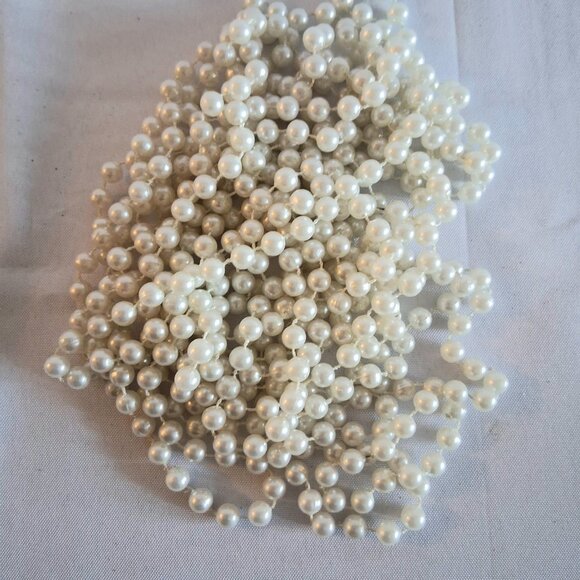 Lot of Various Purple And White Bead Garland - Picture 10 of 10